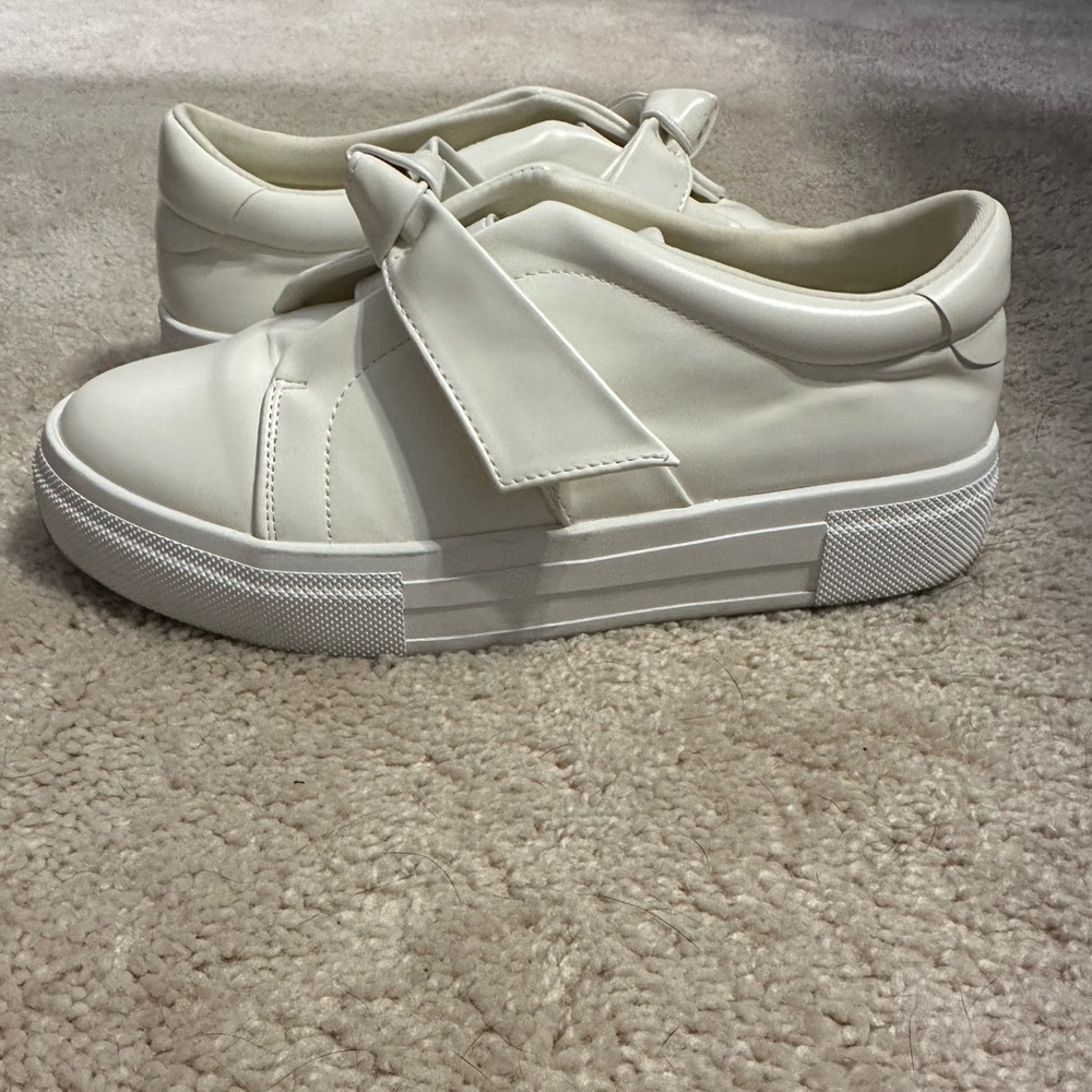 Lulus white sneakers with bow
